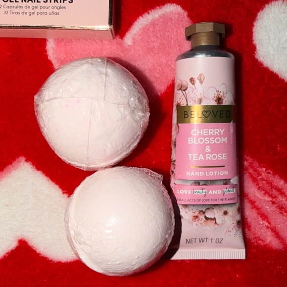 PIXI Makeup Set with Pink Glam Bag - Picture 7 of 8